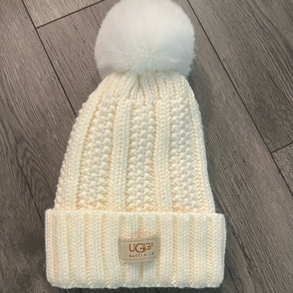 Winter white UGG POMPOM BEANIE